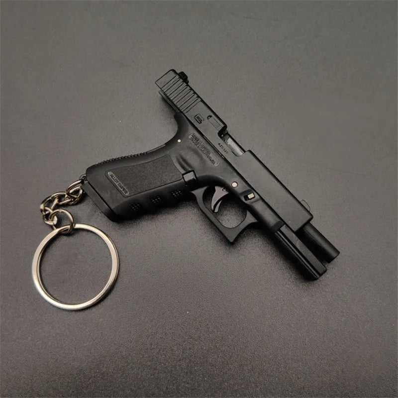 1:3 GLOCK Shell Eject Metal Keychain Model Toy Gun Miniature Alloy Pistol Collection Toy Gift Pendant