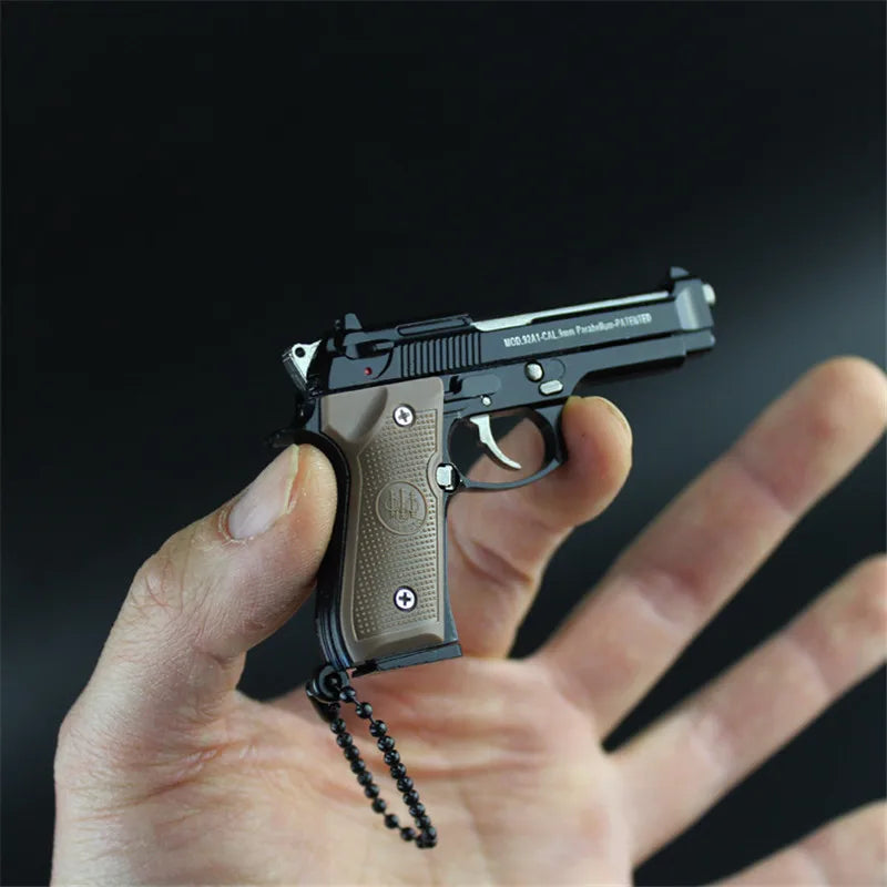 1:3 BERETTA 92F Metal Keychain Model Toy Gun Miniature Alloy Pistol Collection Toy Gift Pendant