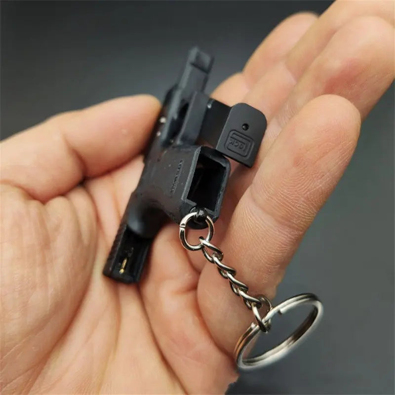 1:3 GLOCK Shell Eject Metal Keychain Model Toy Gun Miniature Alloy Pistol Collection Toy Gift Pendant